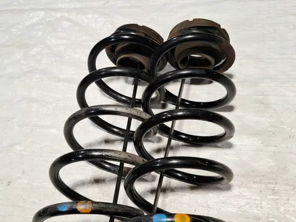 OEM 6R0 Bakfjädringar - Par Vänster Höger image 3