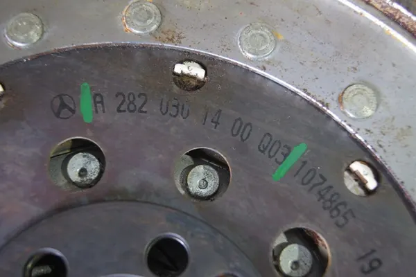 Kaksimassainen Flywheel Mercedes 1.3 A2820301400 image 2