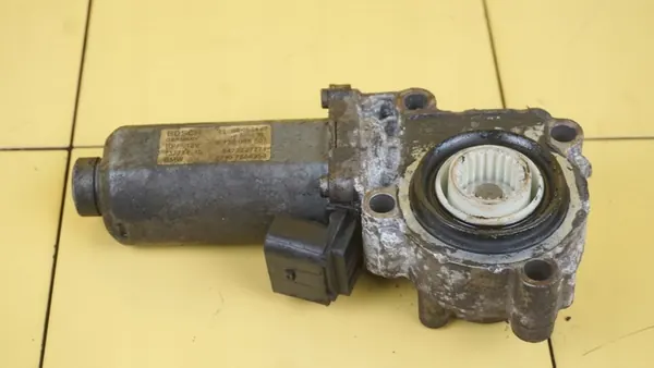 BMW X5 E70 4.8 Reducer Actuator 7566250 image 2