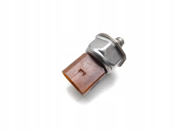 Sensor de pressão de combustível Audi A3 1.4 TFSI 03C906051H image 3