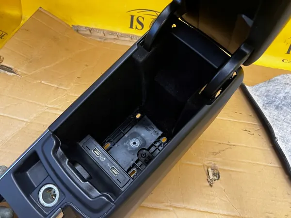 OEM A4636801410 Läderarmstöd för Mercedes G63 AMG image 4