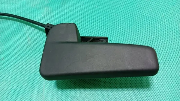 Volkswagen Sportsvan konepellin avauskahva OEM 510823535A image 3