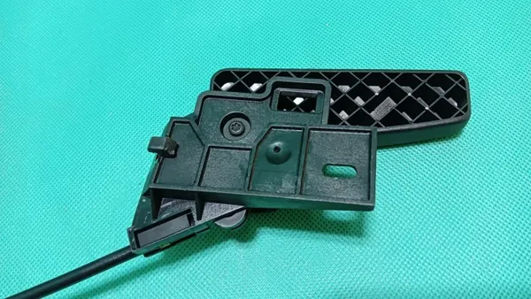 Volkswagen Sportsvan konepellin avauskahva OEM 510823535A image 4