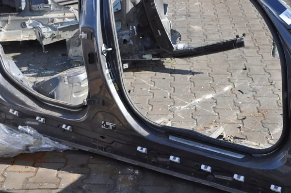 BMW 3 G20 2022 B-Säule Rechts OEM 423048 image 3