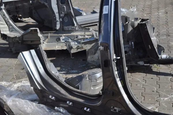 BMW 3 G20 2022 B-Säule Rechts OEM 423048 image 4