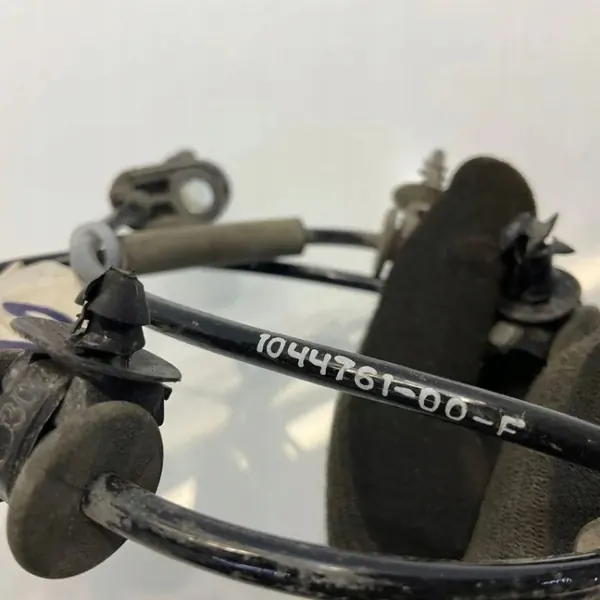 Sensor ABS Roda Tesla OEM 104476100F Lado Direito image 3