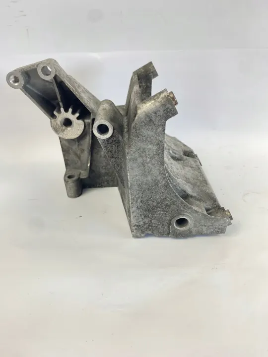AC-kompressorin Kiinnike OEM 1031310935 Mercedes W124 image 3