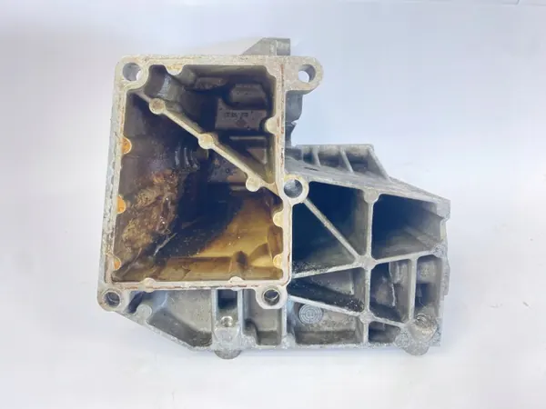 AC-kompressorin Kiinnike OEM 1031310935 Mercedes W124 image 7