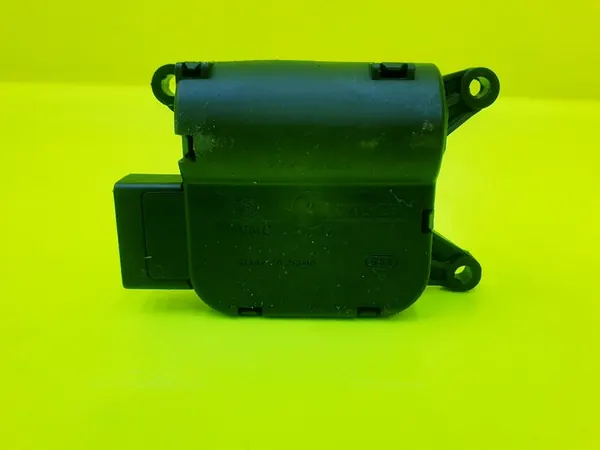 Lämmityssäätimen moottori Audi A4 B6 B7 8E1820511A image 2