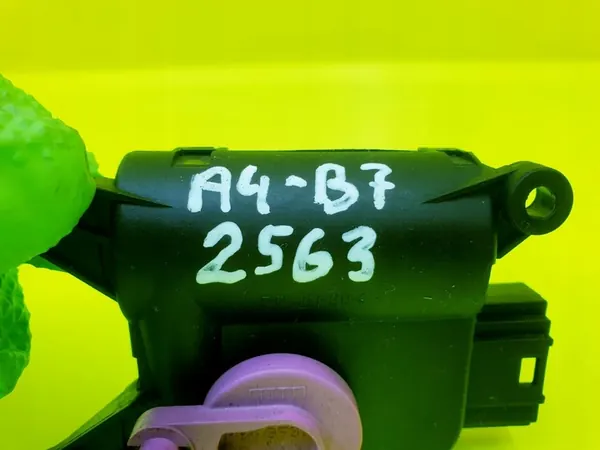 Lämmityssäätimen moottori Audi A4 B6 B7 8E1820511A image 6