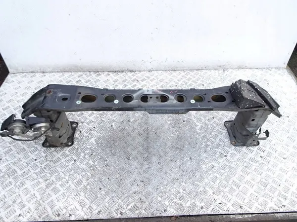 Poutre de pare-chocs avant Ford Focus MK3 FB image 1