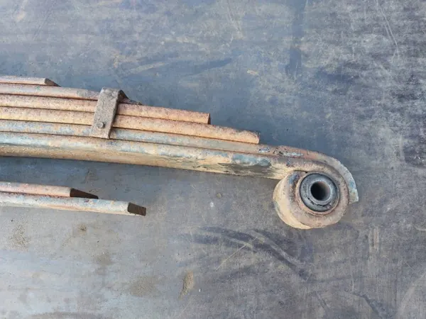 Muelle ballesta izquierdo trasero ISUZU NPR NQR NKR 14PIÓR image 10