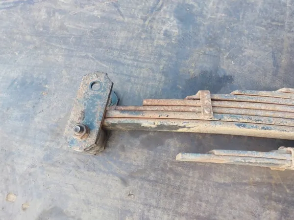 Muelle ballesta izquierdo trasero ISUZU NPR NQR NKR 14PIÓR image 9
