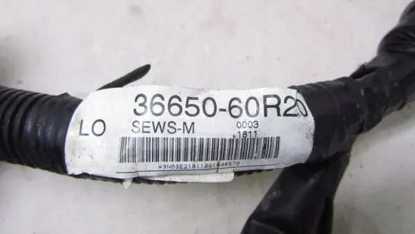 Feixe Motor Suzuki OE OEM 3665060R20 - Usado image 5