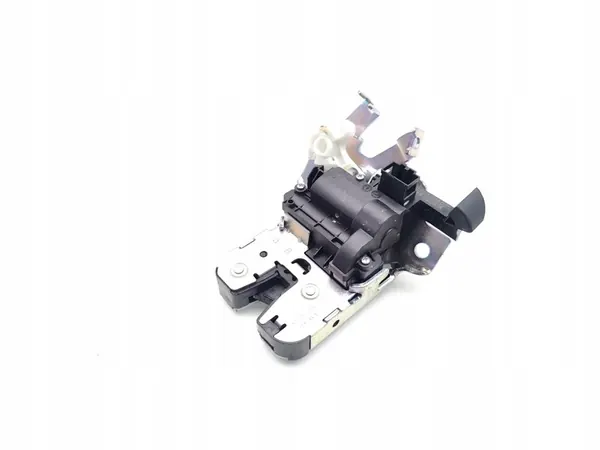 Audi A4 Baklucka Lås 2018 Sedan 8W0827503 image 4