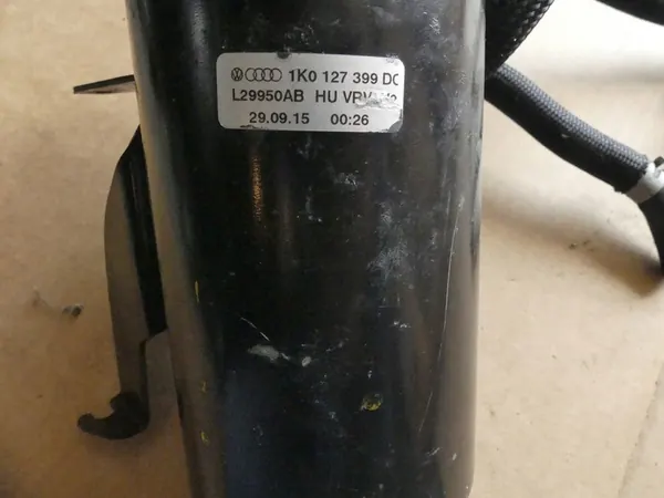 Volkswagen OE Polttoainesuodattimen kotelo image 2