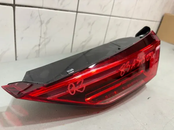 Luz trasera derecha Audi Q3 image 2