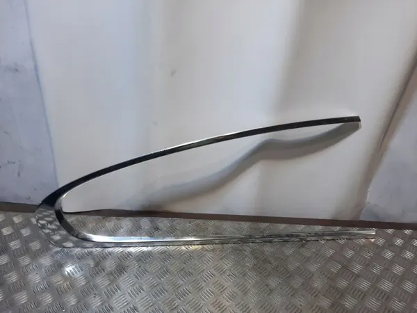 Moulure de vitre latérale Jaguar XF OEM 8X23F255A60A image 2