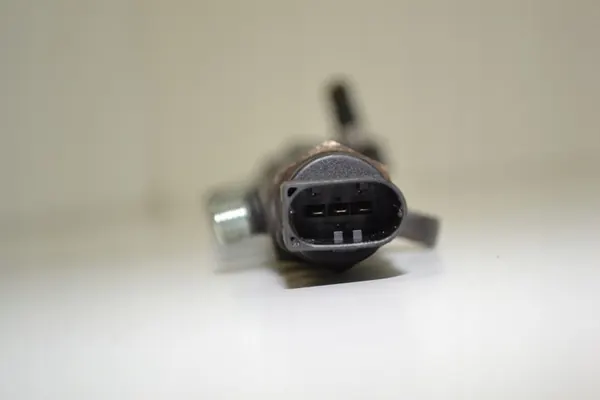 MERCEDES W211 2.2 CDI Brandstofrail Sensoren A6460701095 image 4