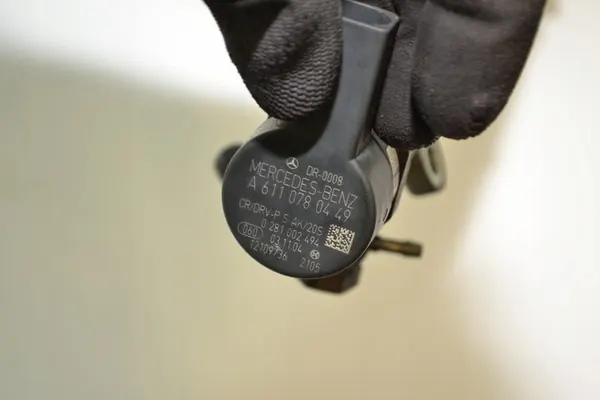 MERCEDES W211 2.2 CDI Brandstofrail Sensoren A6460701095 image 7