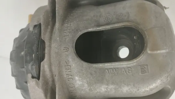 Vasemman Moottorin Kiinnike Audi Q7 4M0199371J image 7