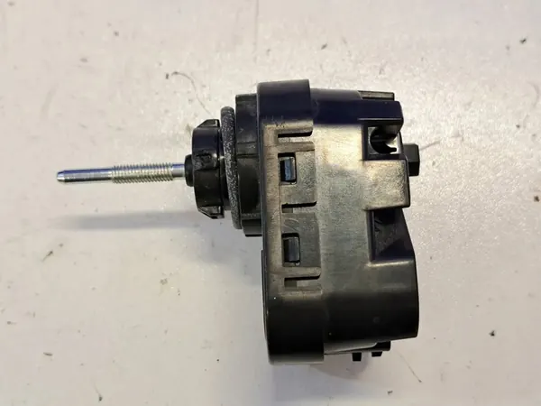 Nissan Leaf I (ZE0) 2016 Motor de ajuste image 2