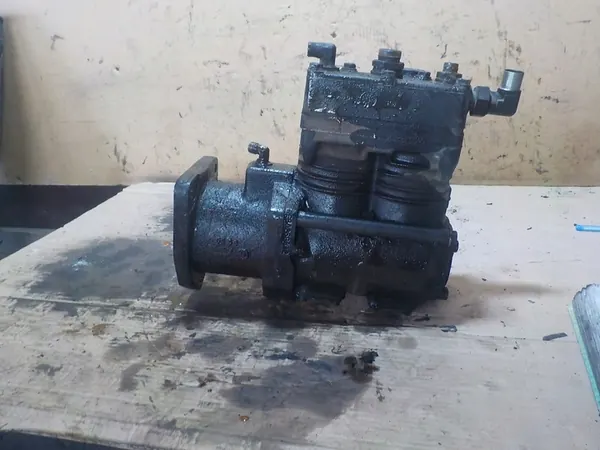 Compresseur d'air Renault Magnum 440 12L image 1