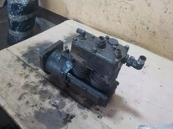 Compresseur d'air Renault Magnum 440 12L image 7