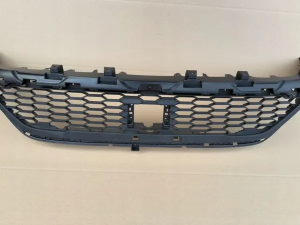 OEM 620265111R etupuskurispoileri Dacia Sanderolle image 3