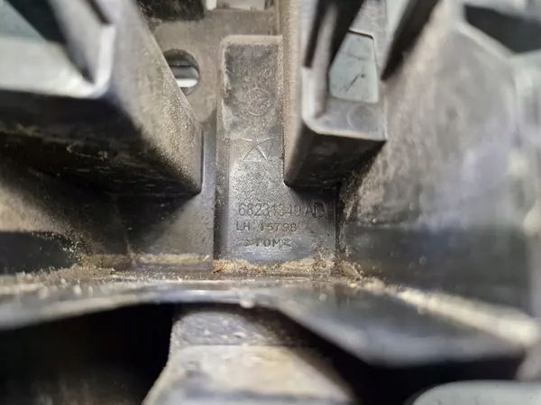 DODGE CHARGER 2015- Deslizamento de montagem do para-choque esquerdo 68231349AD image 4