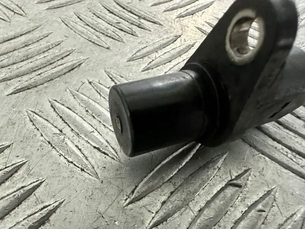 Sensor de posición de árbol OEM 39180-26900 - Usado image 3