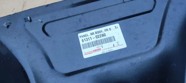 Toyota Corolla E18 oikea ovikynnys OEM 61311-02280 image 7