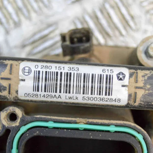 Collecteur d'admission OEM 05281429AA Chrysler Pacifica image 6