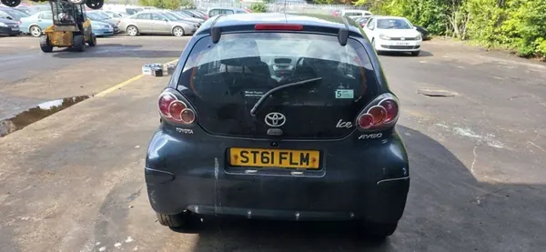 Luz de freio Toyota Aygo 2011 81570-0H010 image 5