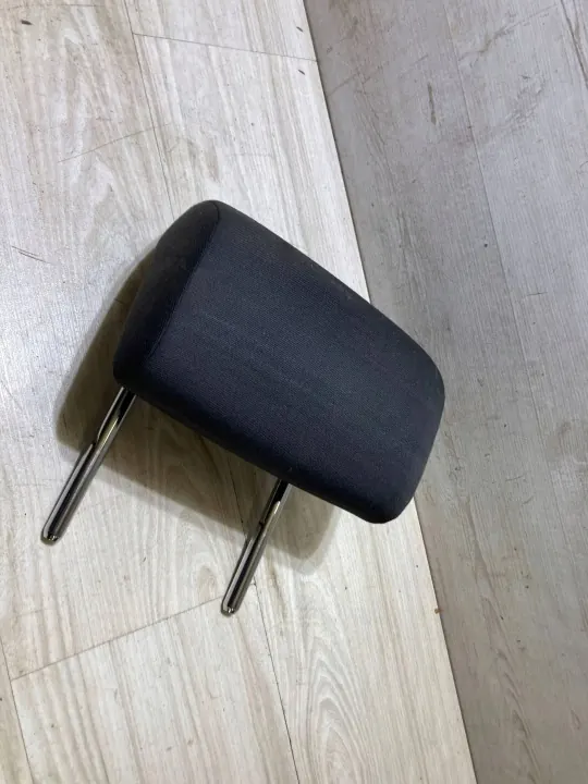 Skoda Octavia Mk3 Sidohuvudstöd OEM 5E 2018 image 2