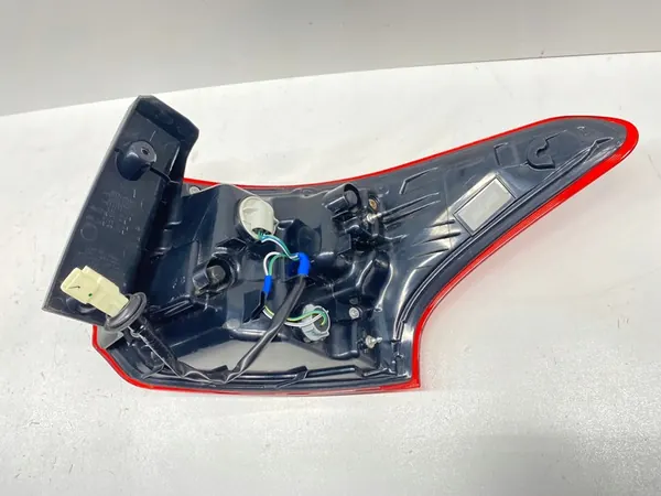 Lámpara trasera LED izquierda Mitsubishi Outlander 3 III 2015-2021 image 3