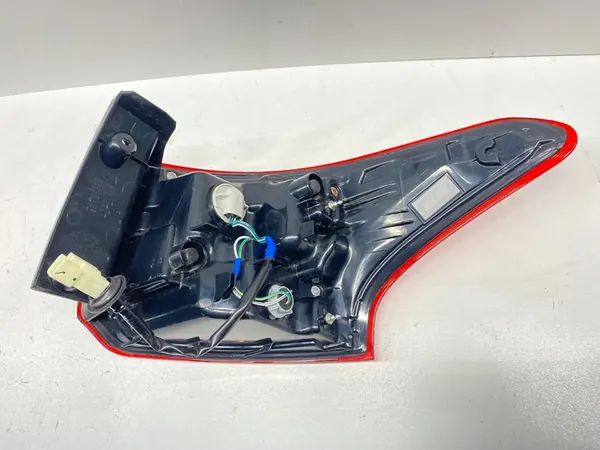 Lámpara trasera LED izquierda Mitsubishi Outlander 3 III 2015-2021 image 6