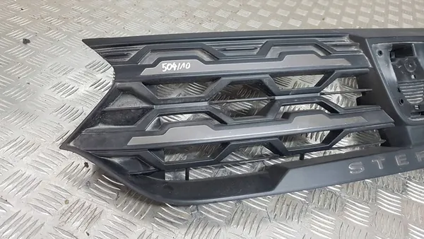Dacia OE 623105852R radiator grille image 3