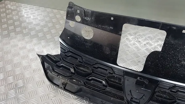 Dacia OE 623105852R radiator grille image 6