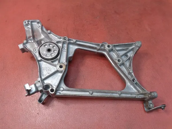 Alternator Bracket and Tensioner Mercedes R172 2.2 CDI image 2