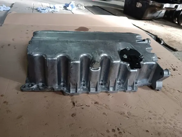 Oljetank VW Audi Skoda Seat 2.0 TDI image 5