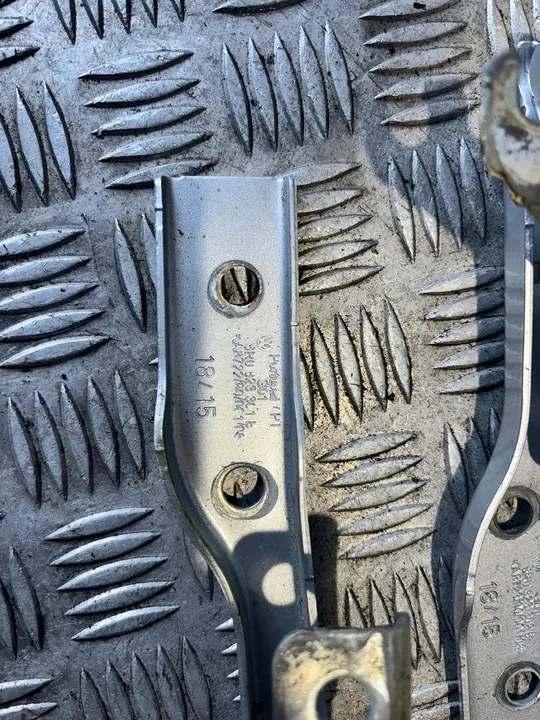 VW Polo 6R 09-17 Bisagras del Capó 6R0823302B 6R0823301B image 2