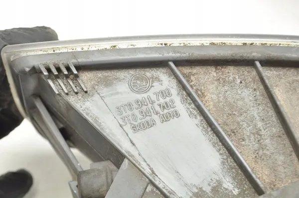 Farol de neblina direito Skoda Superb II 3T0941700A image 8