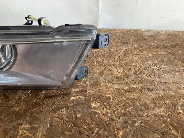 Farol Direito Skoda Octavia III Preto 5E0941702A image 4