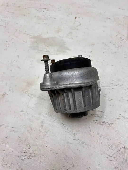 MERCEDES W213 Soporte Motor Derecho A2132400800 image 2