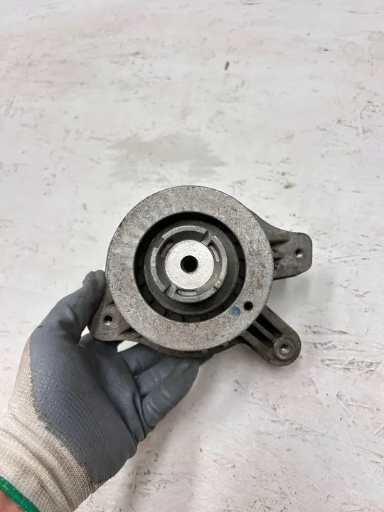 MERCEDES W213 Soporte Motor Derecho A2132400800 image 3