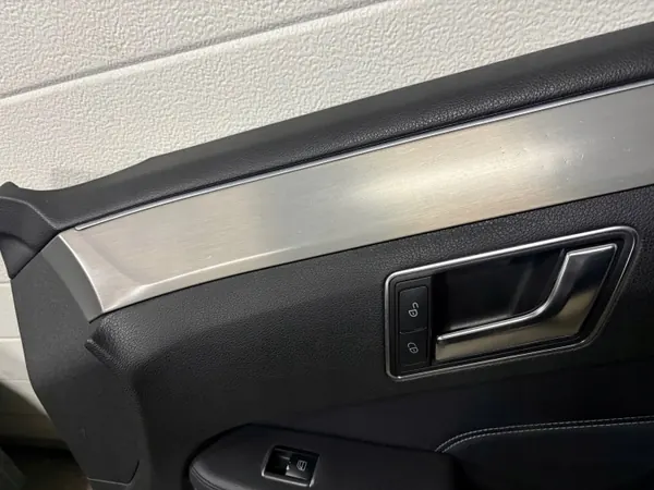 Mercedes E W212 Panel Puerta Derecho Delantero Piel OEM image 4