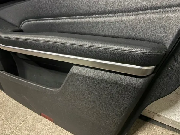 Mercedes E W212 Panel Puerta Derecho Delantero Piel OEM image 5