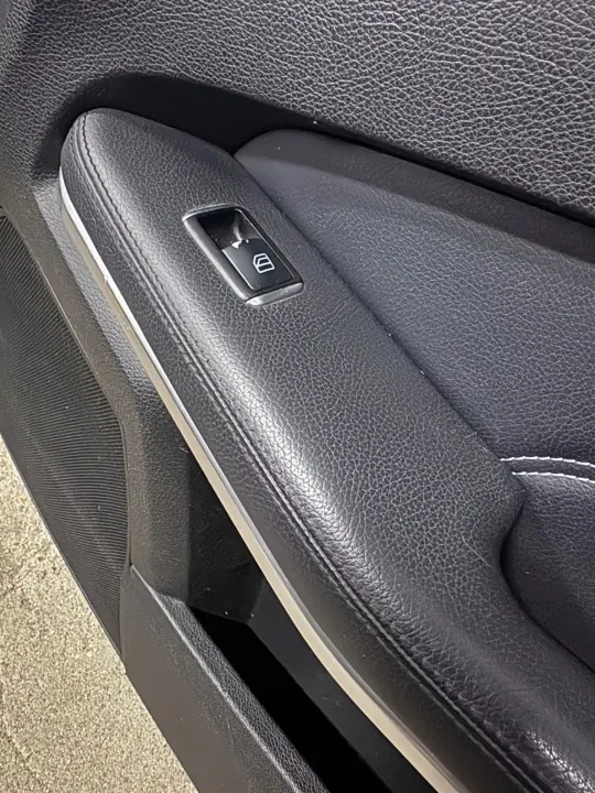 Mercedes E W212 Panel Puerta Derecho Delantero Piel OEM image 6