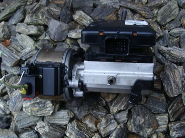 OEM 9654068680 Jousituskompressori Citroen C5 05-08 image 3